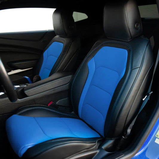 Camaro La Coupe 2022 front seats with blue inner and black outer artificial nappa leather seat covers